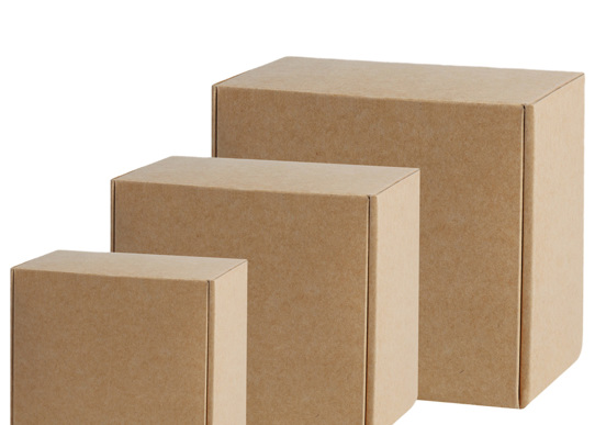 Tre forskellige størrelser af kartonæsker